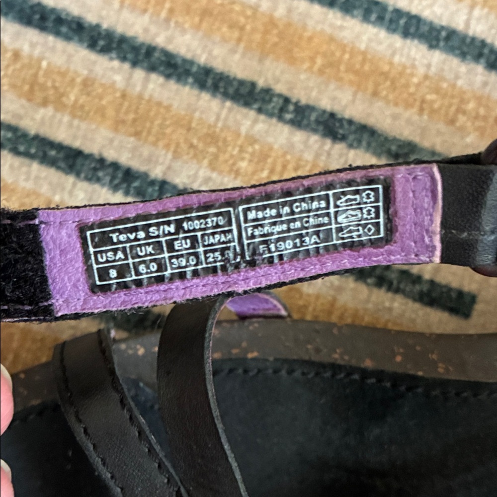 Women's Teva Black Leather Sandals, size 8 - Picture 7 of 7